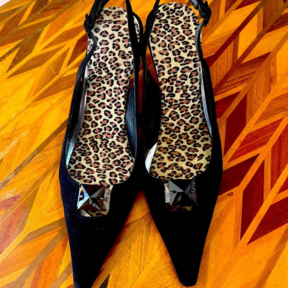 Stuart Weitzman Black 6m Low Heel Pointed Dress S… - image 1